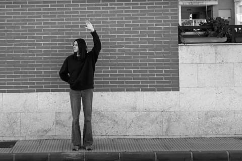 Imagen de la autora en el cortometraje.